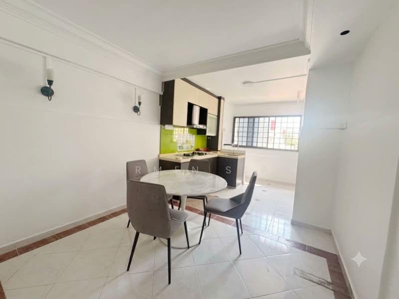 323 Bukit Batok Street 33, 323 Bukit Batok Street 33, 2 Bedrooms, 689 sqft, HDB Flat For Rent, by Karmen Seam, 500194552 - Kitchen - PropertyGuru.com.sg