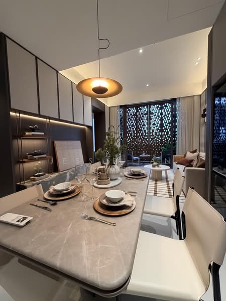 Parksuites, 18 Holland Grove Road, 2 Bedrooms, 786 sqft, Condominium For Sale, by Jessie Tan 陈杰识, 500194555 - PropertyGuru.com.sg