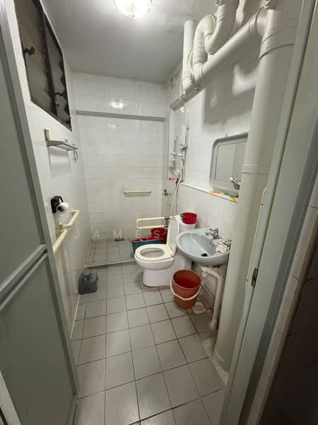 613 Woodlands Avenue 4, 613 Woodlands Avenue 4, 3 Bedrooms, 1,098 sqft, HDB Flat For Sale, by James Yeo, 500194561 - Bathroom - PropertyGuru.com.sg