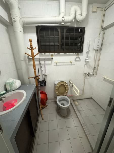 613 Woodlands Avenue 4, 613 Woodlands Avenue 4, 3 Bedrooms, 1,098 sqft, HDB Flat For Sale, by James Yeo, 500194561 - Bathroom - PropertyGuru.com.sg