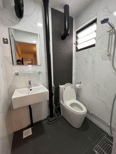 19 Hougang Avenue 3, 19 Hougang Avenue 3, 2 Bedrooms, 786 sqft, HDB Flat For Rent, by Michael Kwok, 500194566 - Bathroom - PropertyGuru.com.sg