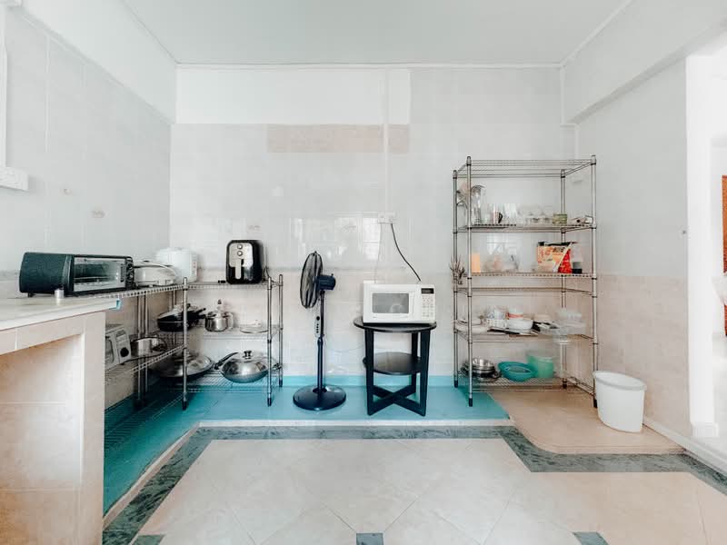 340 Jurong East Avenue 1, 340 Jurong East Avenue 1, 4 Bedrooms, 1,506 sqft, HDB Flat For Sale, by Benji Chia, 500194580 - Kitchen - PropertyGuru.com.sg