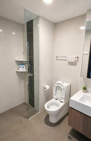 Watercolours, 25 Pasir Ris Link, 3 Bedrooms, 936 sqft, Executive Condominium For Sale, by Johnson Aw, 500194592 - Bathroom - PropertyGuru.com.sg