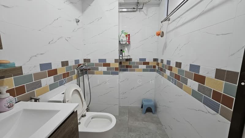 280 Toh Guan Road, 280 Toh Guan Road, 3 Bedrooms, 969 sqft, HDB Flat For Sale, by Xavier Chin, 500194611 - Bathroom - PropertyGuru.com.sg