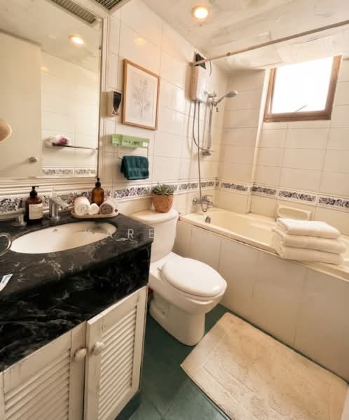 Orchid Park Condominium, 95 Yishun Street 81, 3 Bedrooms, 872 sqft, Condominium For Sale, by Karen Lim, 500194613 - Bathroom - PropertyGuru.com.sg