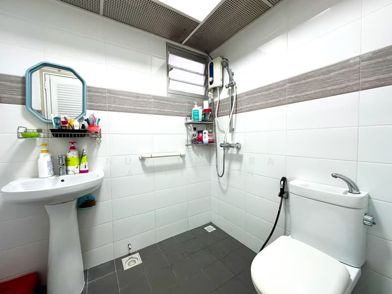 338B Anchorvale Crescent, 338B Anchorvale Crescent, 4 Bedrooms, 1,292 sqft, HDB Flat For Sale, by Nur Ameera Asyikeen, 500194629 - Bathroom - PropertyGuru.com.sg