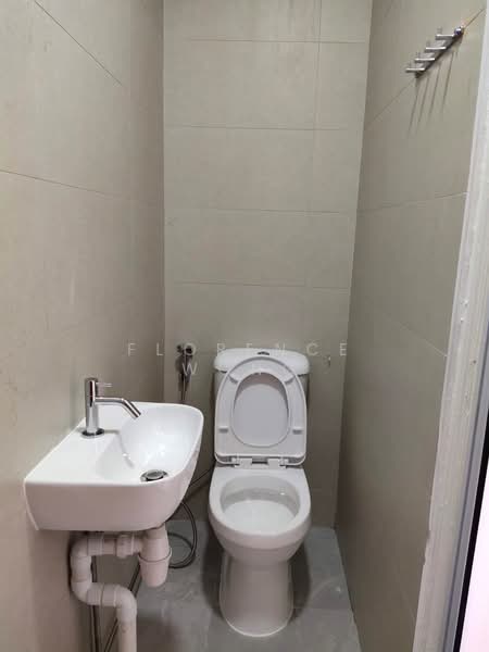 ORCHARD CORNER TERRACE, Hoot Kiam / River valley/ orchard, 5 Bedrooms, 2,400 sqft, Terraced House For Sale, by Florence Wong, 500194640 - Bathroom - PropertyGuru.com.sg