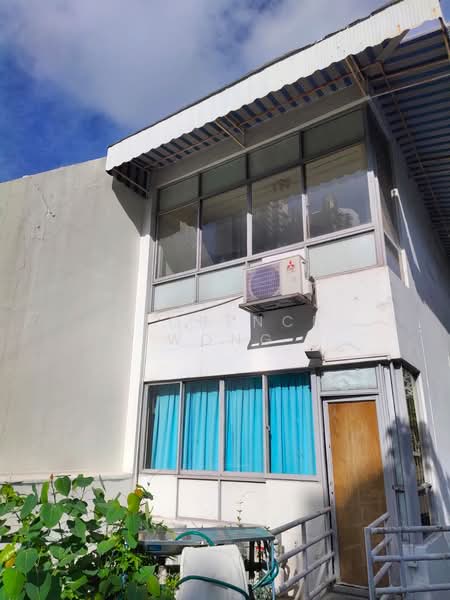 ORCHARD CORNER TERRACE, Hoot Kiam / River valley/ orchard, 5 Bedrooms, 2,400 sqft, Terraced House For Sale, by Florence Wong, 500194640 - Exterior - PropertyGuru.com.sg