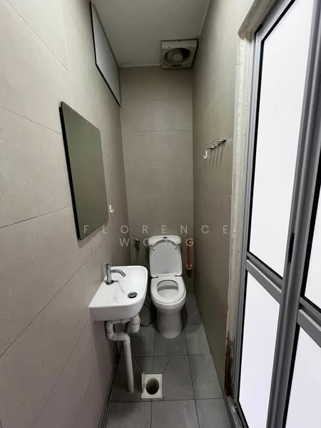 ORCHARD CORNER TERRACE, Hoot Kiam / River valley/ orchard, 5 Bedrooms, 2,400 sqft, Terraced House For Sale, by Florence Wong, 500194640 - Bathroom - PropertyGuru.com.sg
