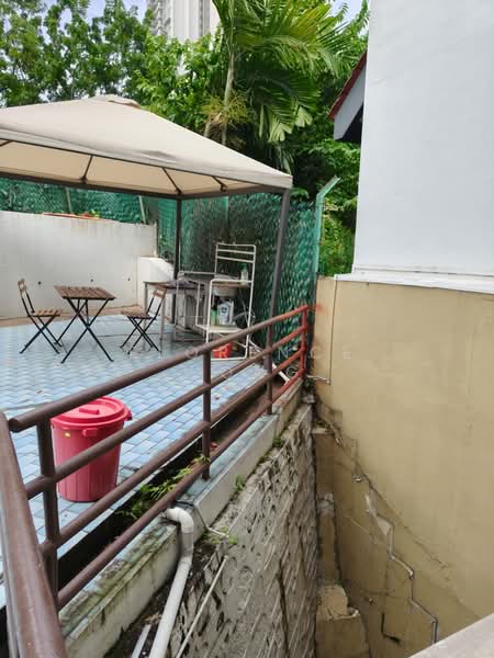 ORCHARD CORNER TERRACE, Hoot Kiam / River valley/ orchard, 5 Bedrooms, 2,400 sqft, Terraced House For Sale, by Florence Wong, 500194640 - Exterior - PropertyGuru.com.sg