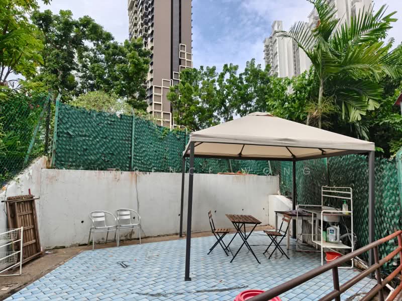 ORCHARD CORNER TERRACE, Hoot Kiam / River valley/ orchard, 5 Bedrooms, 2,400 sqft, Terraced House For Sale, by Florence Wong, 500194640 - Exterior - PropertyGuru.com.sg