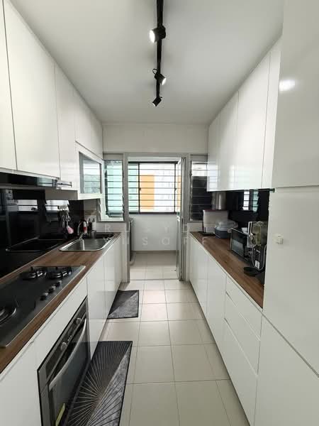 590B Montreal Link, 590B Montreal Link, 3 Bedrooms, 1,001 sqft, HDB Flat For Sale, by Rusydi Yusoff, 500194644 - Kitchen - PropertyGuru.com.sg