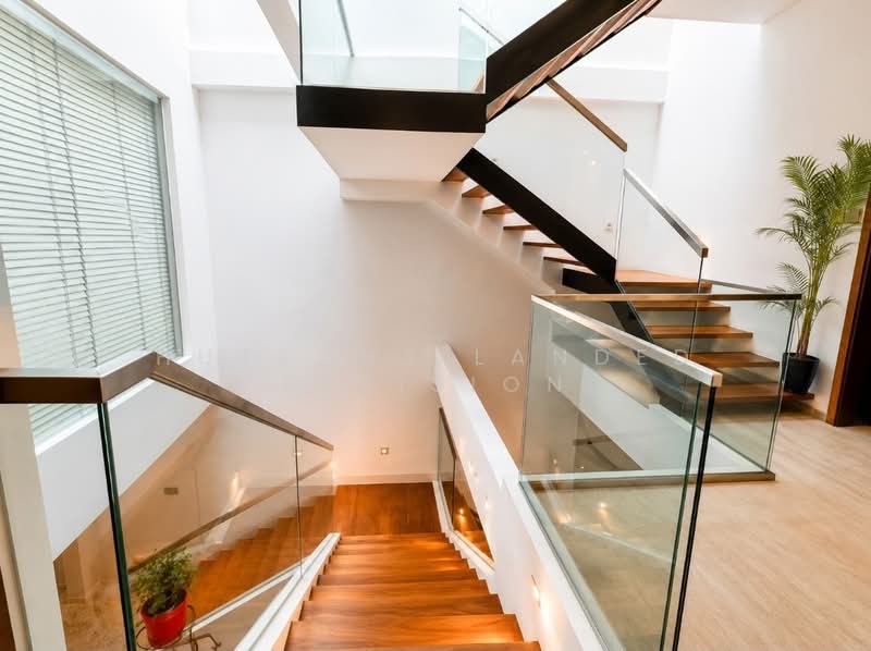 Inter Terrace | Exclusive D15 | Freehold & Rare 7.1m Width, , 5 Bedrooms, 4,413 sqft, Terraced House For Sale, by JYOTI, 500194646 - Modern Staircase - PropertyGuru.com.sg