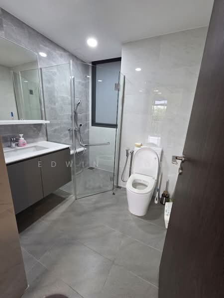 The Brownstone, Canberra Drive, 3 Bedrooms, 936 sqft, Executive Condominium For Rent, by Edwin Leong, 500194651 - Common Bathroom - PropertyGuru.com.sg