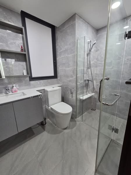 The Brownstone, Canberra Drive, 3 Bedrooms, 936 sqft, Executive Condominium For Rent, by Edwin Leong, 500194651 - Master Bathroom - PropertyGuru.com.sg