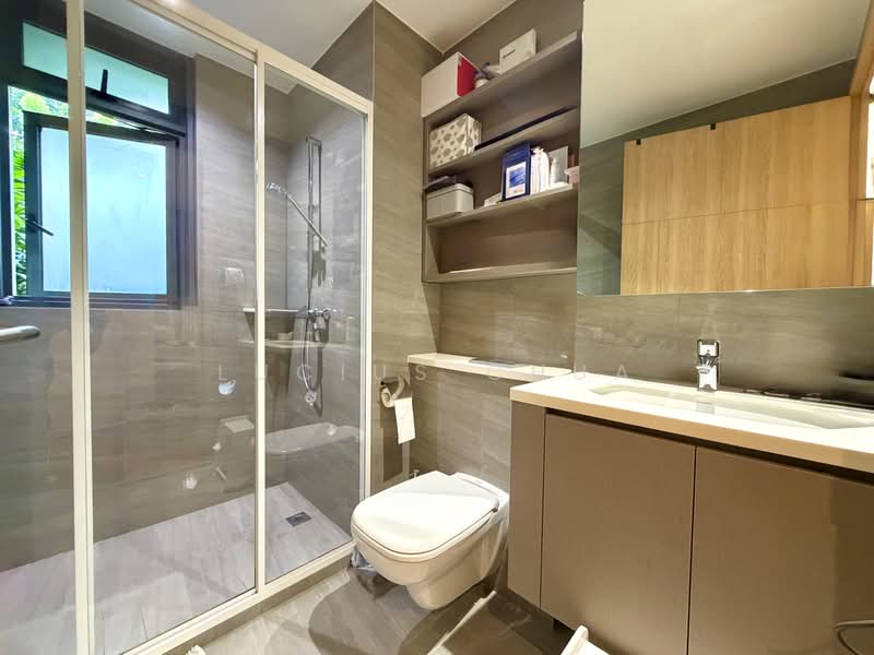 Hundred Palms Residences, 264 Yio Chu Kang Road, 4 Bedrooms, 1,324 sqft, Executive Condominium For Sale, by Lucius Chua, 500194658 - Bathroom - PropertyGuru.com.sg