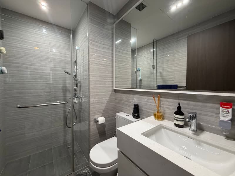 Riverbank at Fernvale, Sengkang West Way/Fernvale, 3 Bedrooms, 990 sqft, Condominium For Sale, by Dan Tay, 500194671 - Bathroom - PropertyGuru.com.sg