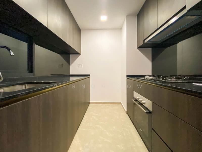 Park Colonial, 4 Woodleigh Lane, 3 Bedrooms, 980 sqft, Condominium For Sale, by Vernon Low, 500194672 - PropertyGuru.com.sg