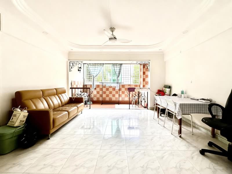 340 Jurong East Avenue 1, 340 Jurong East Avenue 1, 4 Bedrooms, 1,506 sqft, HDB Flat For Sale, by Kelvin Tan 陈克辉, 500194682 - Living Room - PropertyGuru.com.sg