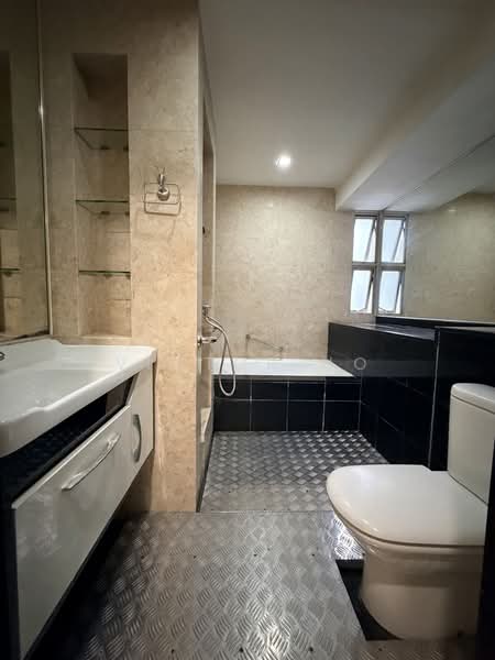 Grandeur 8, 16 Ang Mo Kio Central 3, 4 Bedrooms, 1,453 sqft, Condominium For Sale, by Victor Ho, 500194691 - Bathroom - PropertyGuru.com.sg