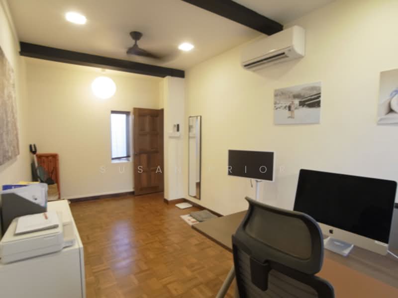 Tiong Bahru 1300 sq ft, Tiong Bahru Road, 2 Bedrooms, 1,300 sqft, Conservation House For Sale, by Susan Prior, 500194698 - Study - PropertyGuru.com.sg