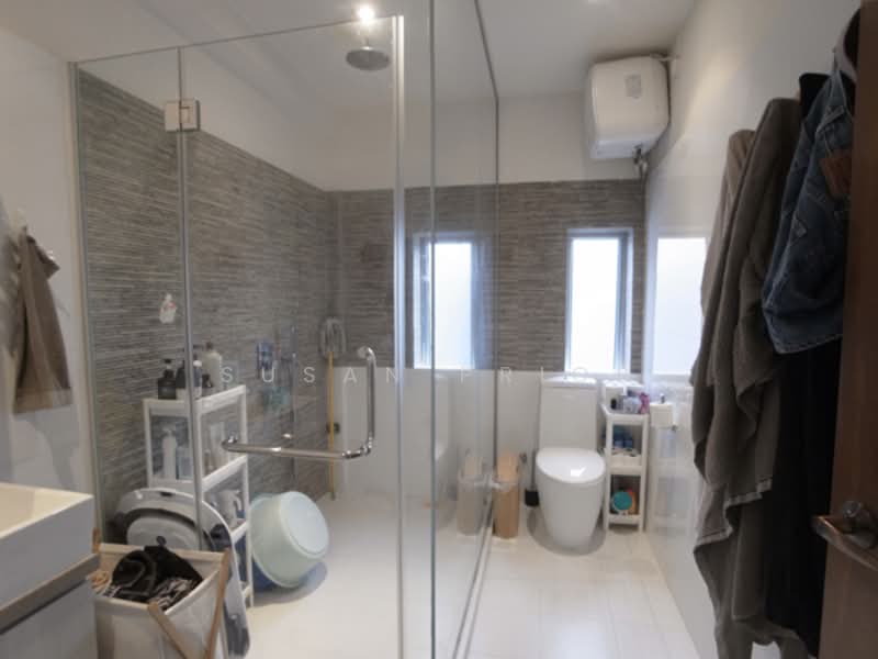Tiong Bahru 1300 sq ft, Tiong Bahru Road, 2 Bedrooms, 1,300 sqft, Conservation House For Sale, by Susan Prior, 500194698 - Bathroom - PropertyGuru.com.sg