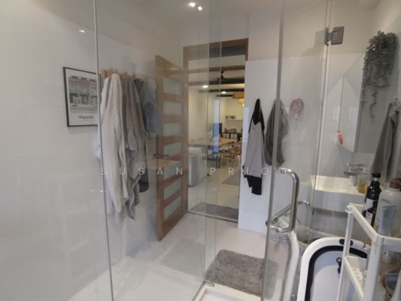 Tiong Bahru 1300 sq ft, Tiong Bahru Road, 2 Bedrooms, 1,300 sqft, Conservation House For Sale, by Susan Prior, 500194698 - Bathroom - PropertyGuru.com.sg