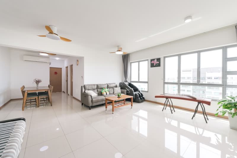 377B Hougang Street 32, 377B Hougang Street 32, 3 Bedrooms, 1,229 sqft, HDB Flat For Sale, by Fion Sng, 500194717 - Living Room - PropertyGuru.com.sg