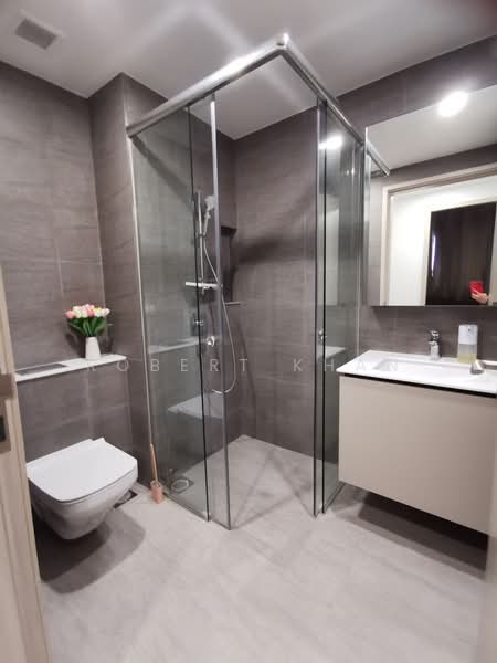 Sengkang Grand Residences, 74 Compassvale Bow, 2 Bedrooms, 764 sqft, Condominium For Rent, by Robert Khan, 500194725 - Bathroom - PropertyGuru.com.sg