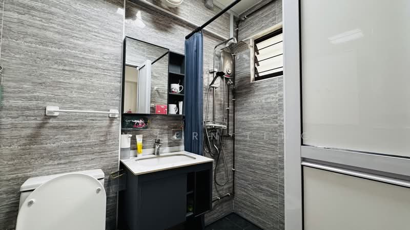 551 Hougang Street 51, 551 Hougang Street 51, 3 Bedrooms, 1,109 sqft, HDB Flat For Sale, by Yin Fern Teng, 500194737 - Bathroom - PropertyGuru.com.sg