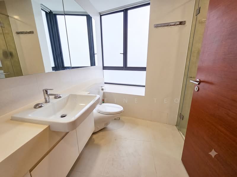 d'Leedon (Former Farrer Court), 15 Leedon Heights, 4 Bedrooms, 2,024 sqft, Condominium For Rent, by Christine Teo, 500194738 - Bathroom - PropertyGuru.com.sg