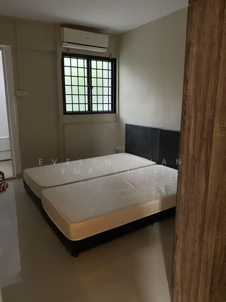 705 Ang Mo Kio Avenue 8, 705 Ang Mo Kio Avenue 8, 2 Bedrooms, 732 sqft, HDB Flat For Sale, by Evelyn Chan Yuk Ying, 500194750 - Bedroom - PropertyGuru.com.sg