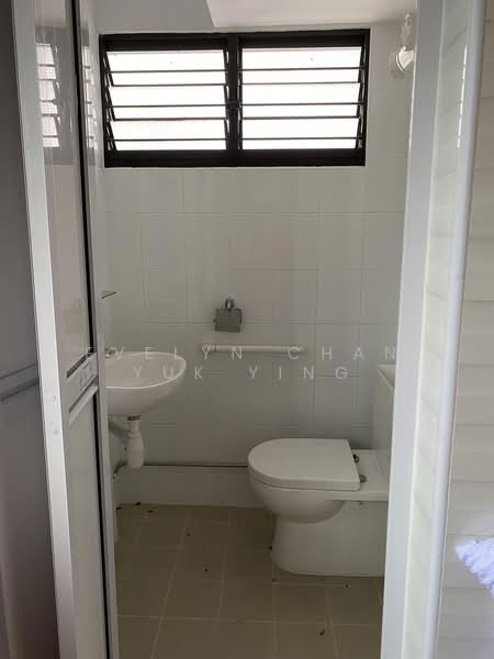 705 Ang Mo Kio Avenue 8, 705 Ang Mo Kio Avenue 8, 2 Bedrooms, 732 sqft, HDB Flat For Sale, by Evelyn Chan Yuk Ying, 500194750 - Bathroom - PropertyGuru.com.sg