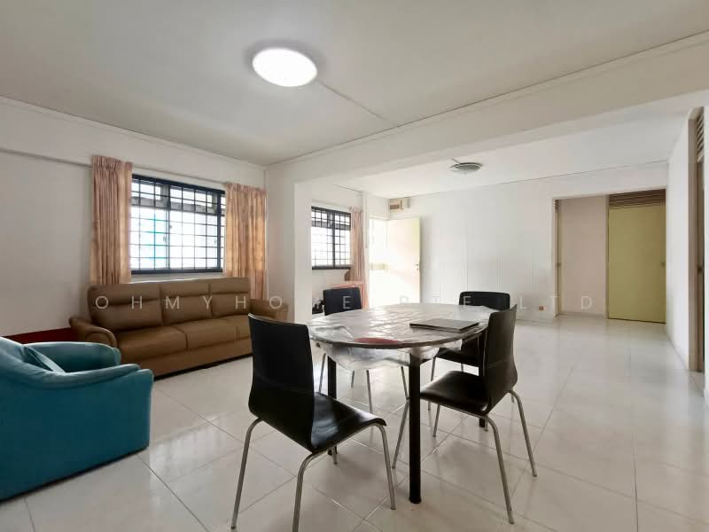 635 Pasir Ris Drive 1, 635 Pasir Ris Drive 1, 3 Bedrooms, 1,119 sqft, HDB Flat For Sale, by AARON LIM, 500194771 - Living Room - PropertyGuru.com.sg