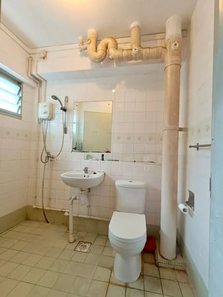 635 Pasir Ris Drive 1, 635 Pasir Ris Drive 1, 3 Bedrooms, 1,119 sqft, HDB Flat For Sale, by AARON LIM, 500194771 - Bathroom - PropertyGuru.com.sg