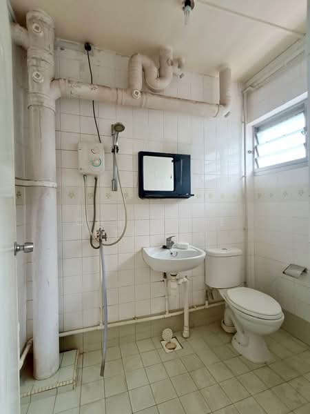 635 Pasir Ris Drive 1, 635 Pasir Ris Drive 1, 3 Bedrooms, 1,119 sqft, HDB Flat For Sale, by AARON LIM, 500194771 - Bathroom - PropertyGuru.com.sg
