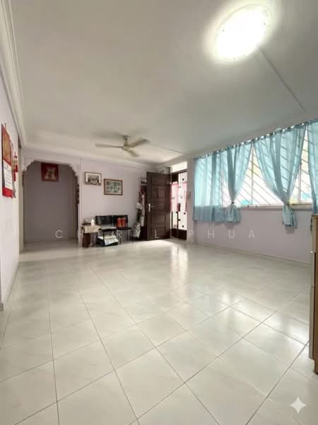142 Bishan Street 12, 142 Bishan Street 12, 3 Bedrooms, 904 sqft, HDB Flat For Sale, by Cheryl Phua, 500194792 - Living Room - PropertyGuru.com.sg