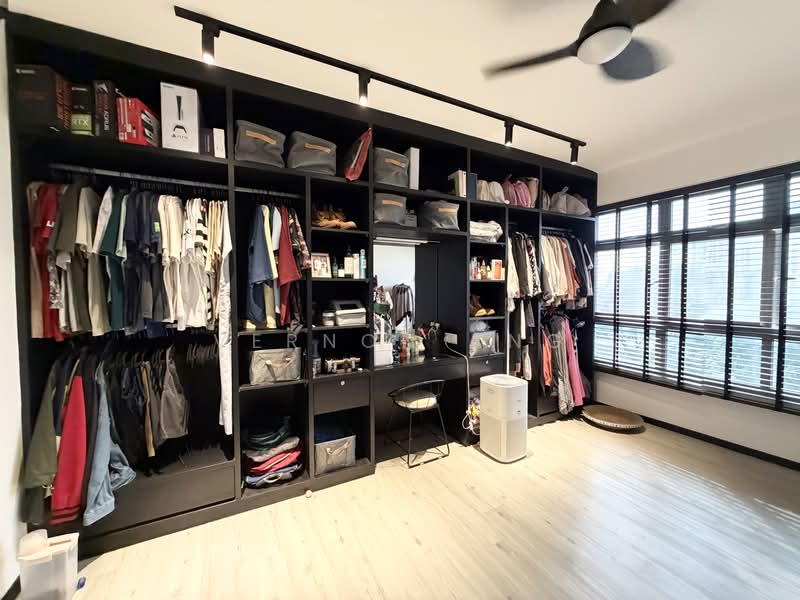 613B Tampines North Drive 1, 613B Tampines North Drive 1, 3 Bedrooms, 1,001 sqft, HDB Flat For Sale, by Vernon Ang, 500194803 - Walk-in Wardrobe - PropertyGuru.com.sg