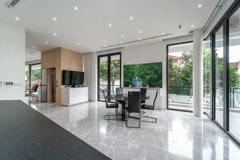Rebuilt 2020 Corner Semi-D 8,149 sqft | Lift, Pool, Basement @ Seletar Hills, , 6 Bedrooms, 8,150 sqft, Semi-Detached House For Sale, by Kristle Ng, 500194804 - Living Room - PropertyGuru.com.sg