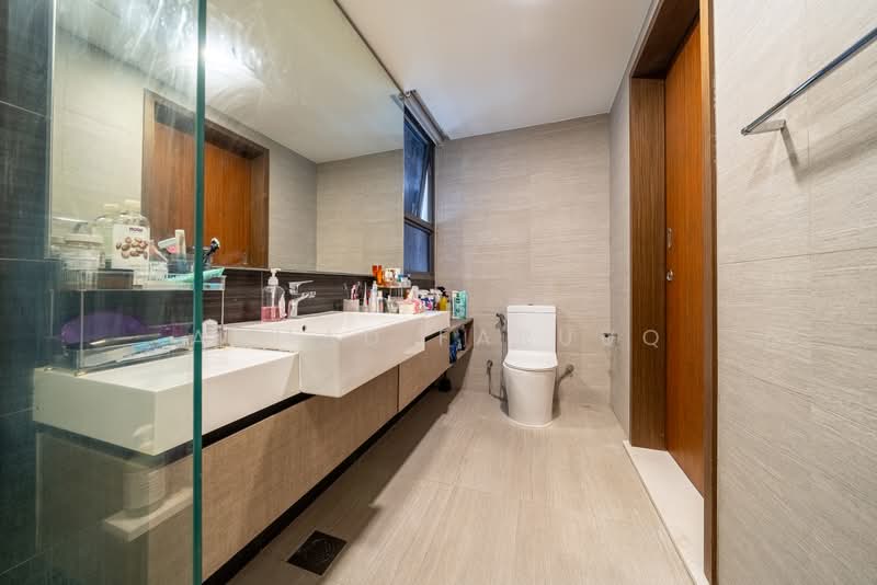 Bellewoods, 100 Woodlands Avenue 5, 4 Bedrooms, 1,249 sqft, Executive Condominium For Sale, by Ahmad Faruuq, 500194812 - Bathroom - PropertyGuru.com.sg