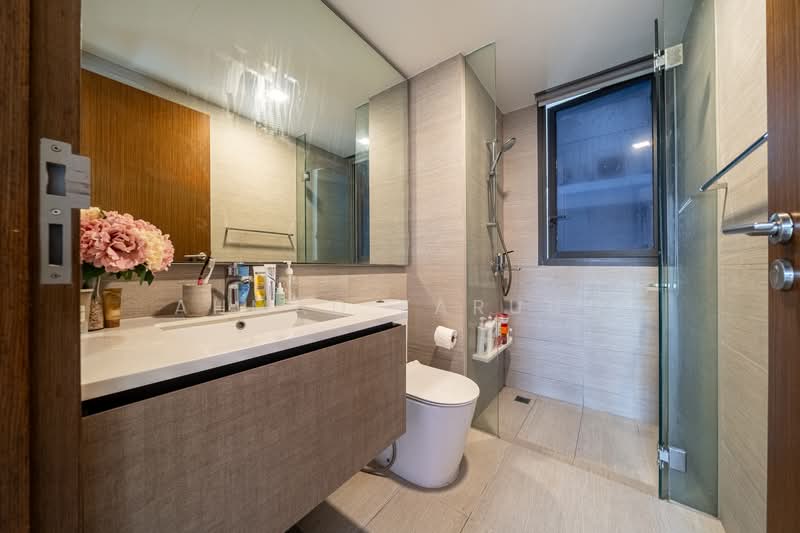 Bellewoods, 100 Woodlands Avenue 5, 4 Bedrooms, 1,249 sqft, Executive Condominium For Sale, by Ahmad Faruuq, 500194812 - Bathroom - PropertyGuru.com.sg