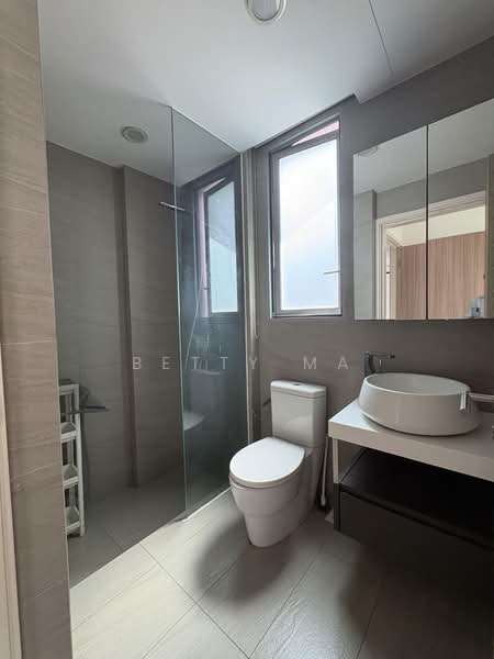 Canberra Residences, 503 Canberra Drive, 2 Bedrooms, 904 sqft, Condominium For Sale, by Betty Ma, 500194833 - Bathroom - PropertyGuru.com.sg