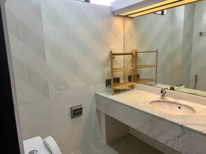 Jervois Grove, 100 Jervois Road, 3 Bedrooms, 1,400 sqft, Apartment For Rent, by Ruth Chia, 500194838 - Bathroom - PropertyGuru.com.sg