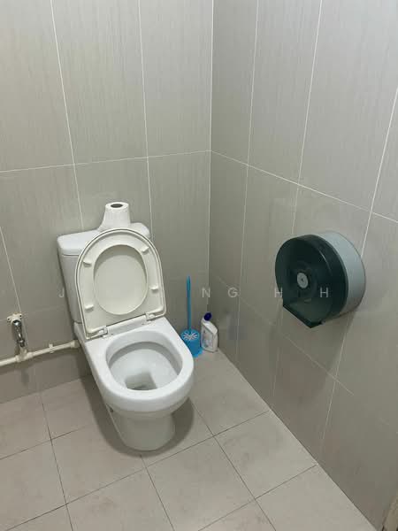 Shine@Tuas South, 11 Tuas South Link 1, 3,300 sqft, Factory / Workshop (B2) For Sale, by James Ng H H, 500194844 - Bathroom - CommercialGuru.com.sg