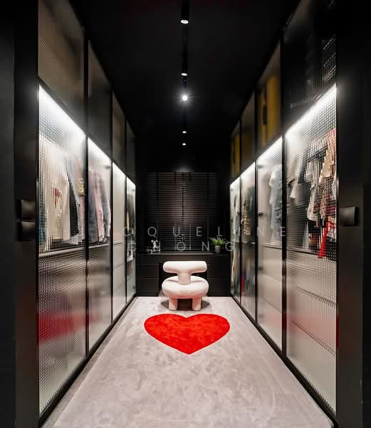 Flamingo Valley, 460 Siglap Road, 5 Bedrooms, 2,960 sqft, Condominium For Sale, by Jacqueline Chong, 500194845 - Walk in closet & Dresser - PropertyGuru.com.sg