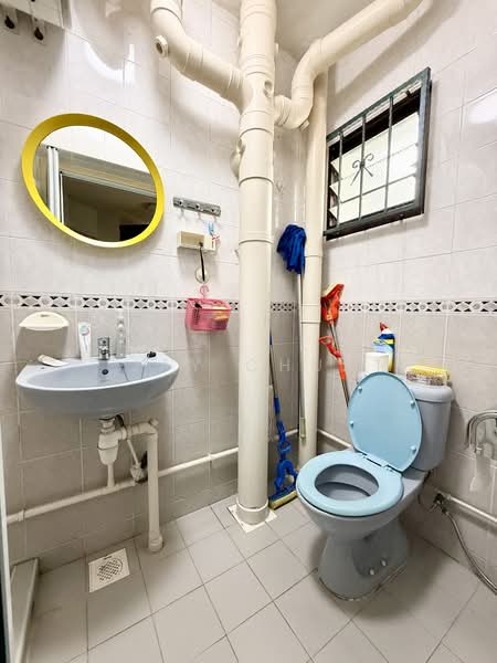 290B Compassvale Crescent, 290B Compassvale Crescent, Hougang / Punggol / Sengkang, Room Rental, 150 sqft, HDB Flat For Rent, by Jay Chua, 500194851 - Bathroom - PropertyGuru.com.sg