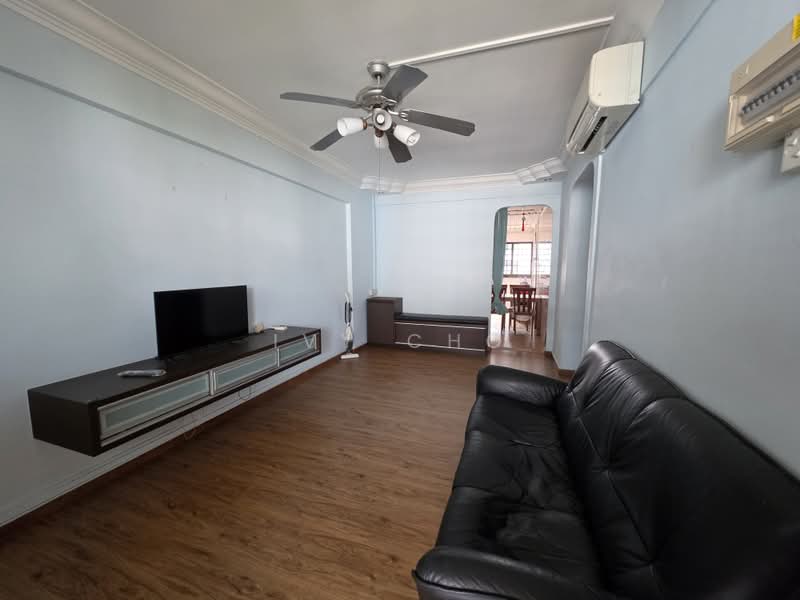 557 Ang Mo Kio Avenue 10, 557 Ang Mo Kio Avenue 10, 2 Bedrooms, 732 sqft, HDB Flat For Rent, by Ivy Cho, 500194853 - Living Room - PropertyGuru.com.sg