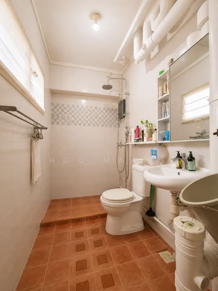 525 Jelapang Road, 525 Jelapang Road, 3 Bedrooms, 1,109 sqft, HDB Flat For Sale, by Khoo Maggie, 500194864 - Bathroom - PropertyGuru.com.sg