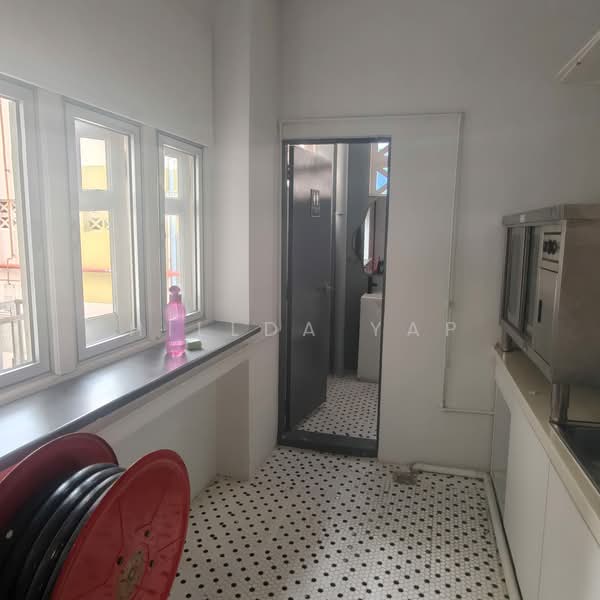 Sago Street : Retail, 17 Trengganu Street, 2,000 sqft, Shop / Shophouse For Rent, by Hillda Yap ヒルダー, 500194867 - Bathroom - CommercialGuru.com.sg