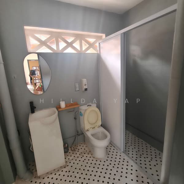 Sago Street : Retail, 17 Trengganu Street, 2,000 sqft, Shop / Shophouse For Rent, by Hillda Yap ヒルダー, 500194867 - Bathroom - CommercialGuru.com.sg